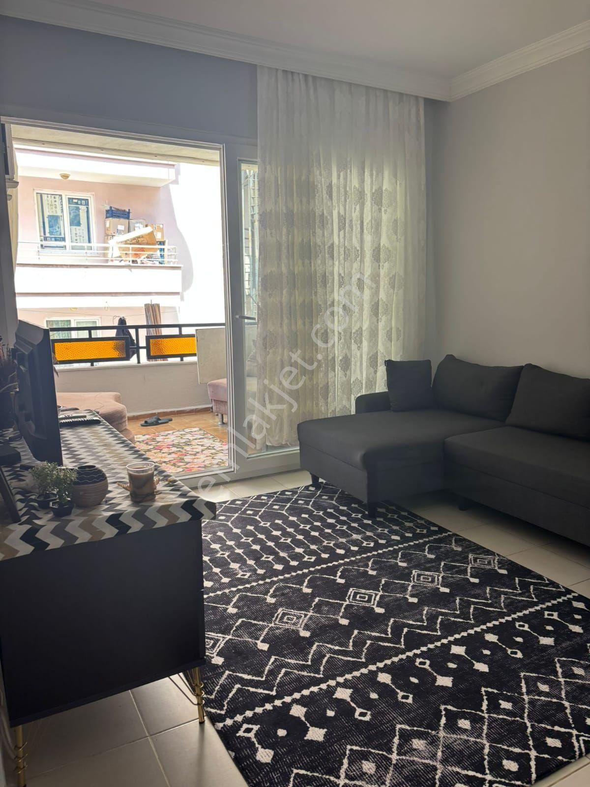 Asansörsuz 3.kat Esyali Yapılı Havuzlu Daire - Görsel 9