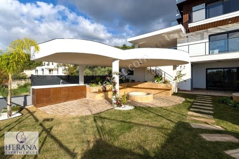 Denize Nazır Fourleks Geniş Ferah Şık Ve Lüks Satılık Villa - Görsel 34