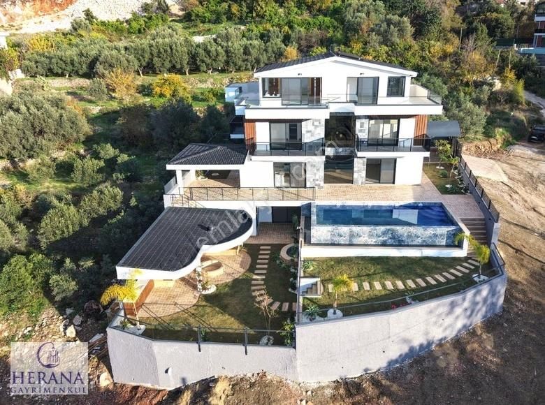 Denize Nazır Fourleks Geniş Ferah Şık Ve Lüks Satılık Villa - Görsel 30