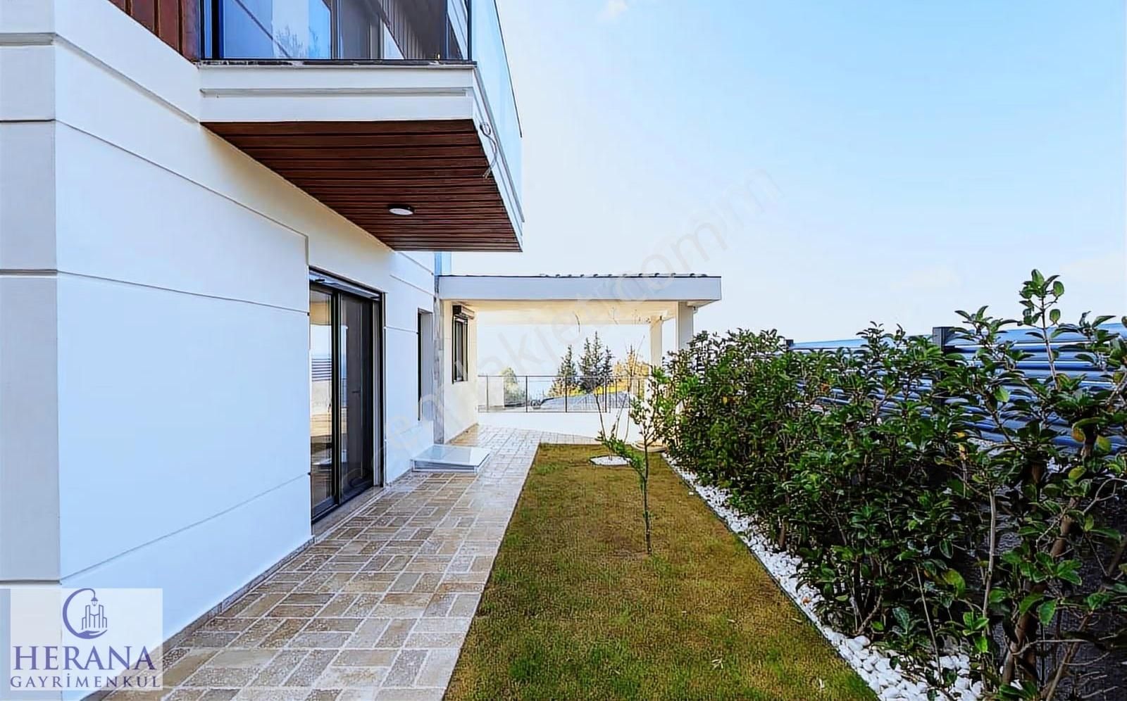 Denize Nazır Fourleks Geniş Ferah Şık Ve Lüks Satılık Villa - Görsel 3