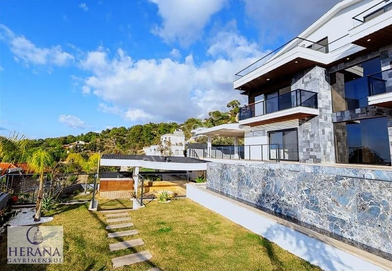 Denize Nazır Fourleks Geniş Ferah Şık Ve Lüks Satılık Villa - Görsel 33