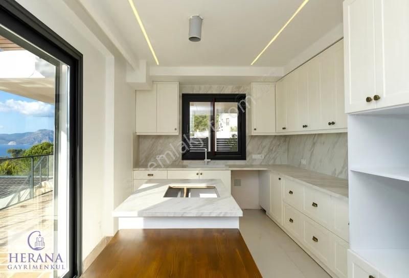 Denize Nazır Fourleks Geniş Ferah Şık Ve Lüks Satılık Villa - Görsel 25