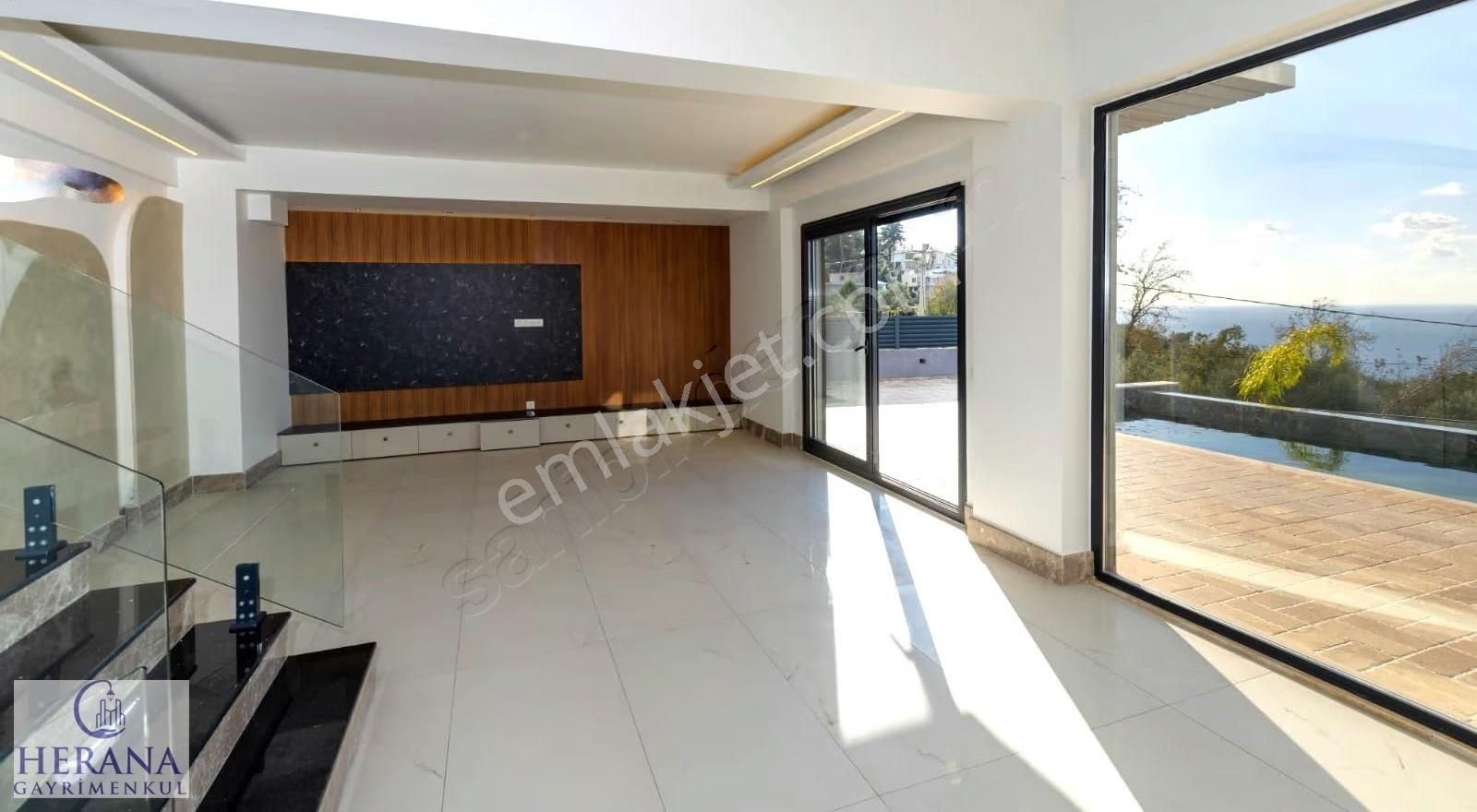 Denize Nazır Fourleks Geniş Ferah Şık Ve Lüks Satılık Villa - Görsel 5