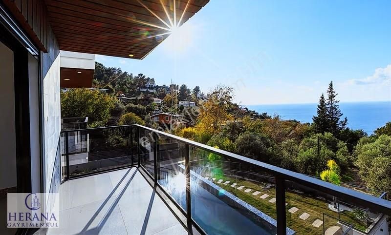 Denize Nazır Fourleks Geniş Ferah Şık Ve Lüks Satılık Villa - Görsel 14