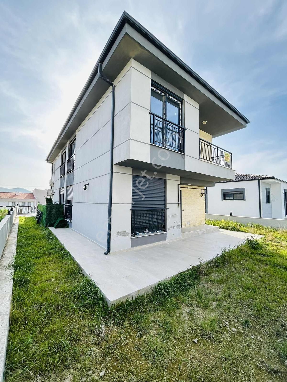 Şehrin Gürültüsünden Uzak Doğa Manzaralı Modern 3+1villa