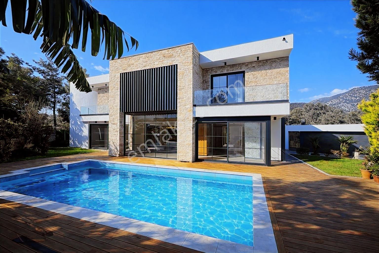 Bodrum Bitezde Satılık Merkezde Tam Müstakil 6+1 Villa - Görsel 25