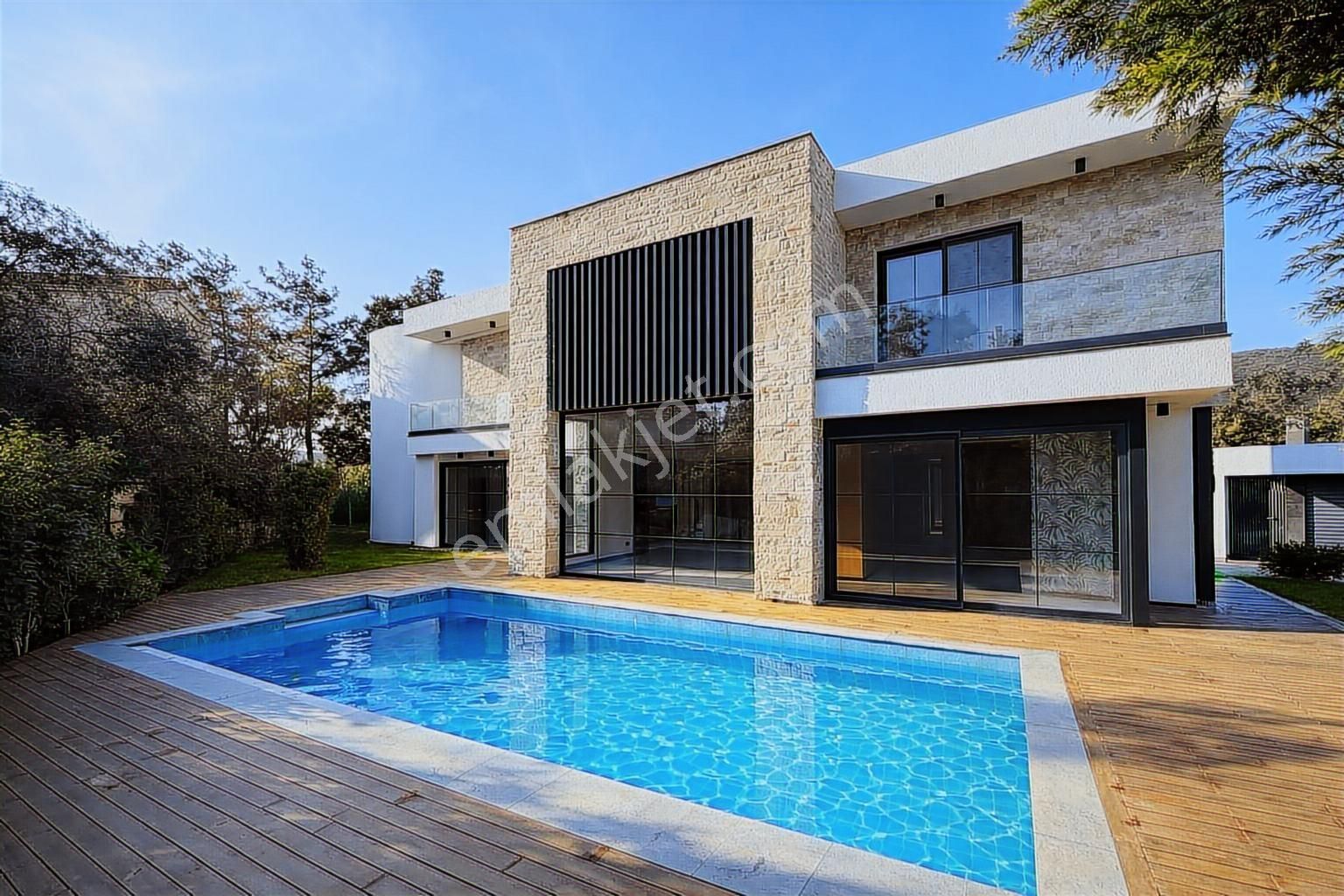 Bodrum Bitezde Satılık Merkezde Tam Müstakil 6+1 Villa - Görsel 11