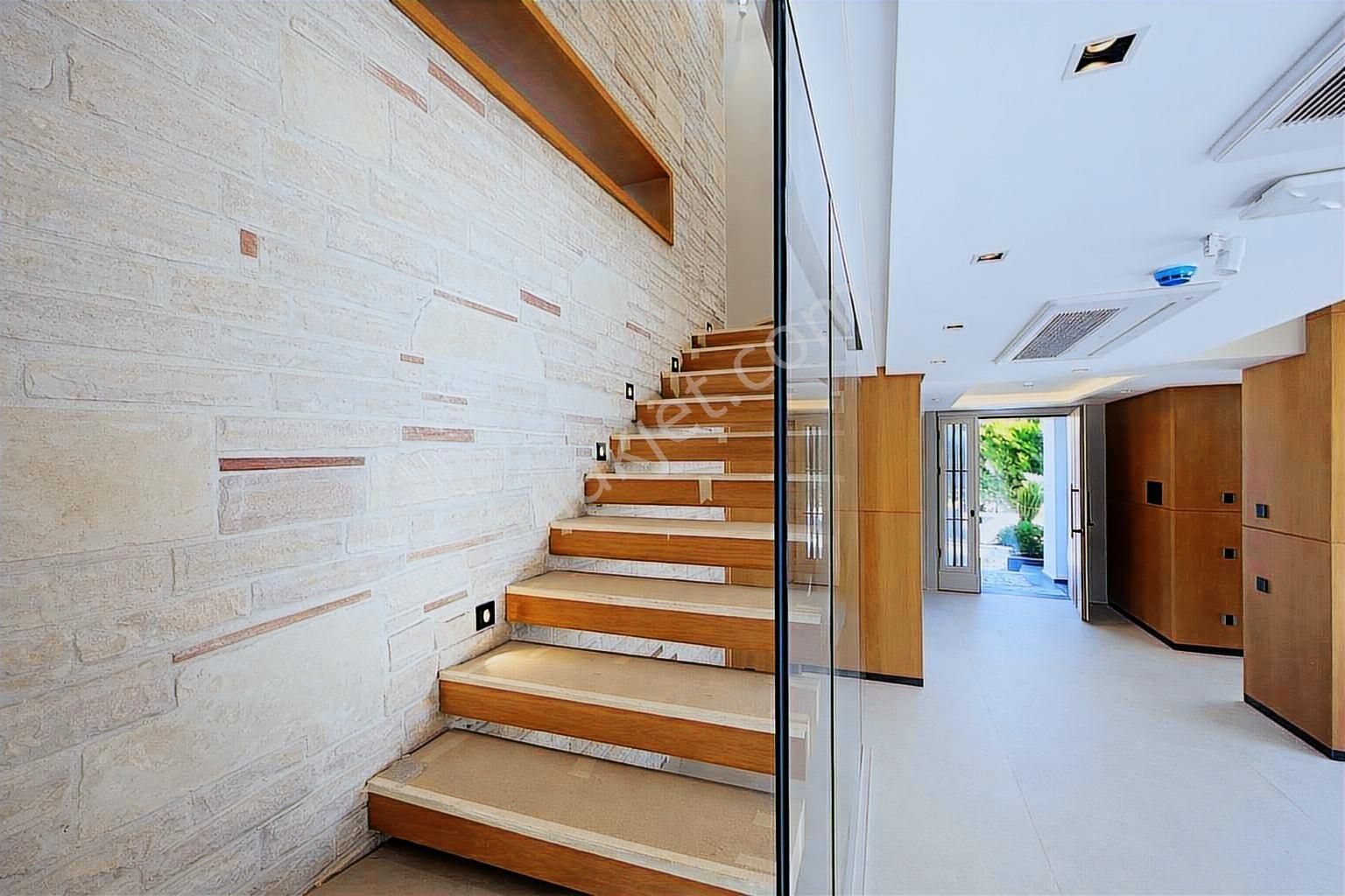 Bodrum Bitezde Satılık Merkezde Tam Müstakil 6+1 Villa - Görsel 4