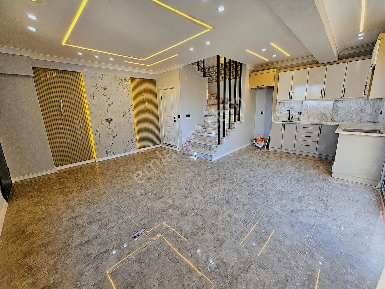 Deniz'den 3+1 Ebeveyn Banyolu, Denize Yakın Lüks Villa - Görsel 2