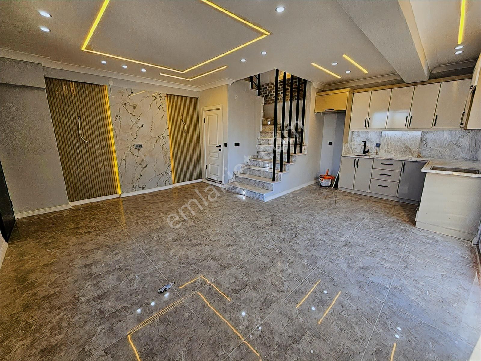 Deniz'den 3+1 Ebeveyn Banyolu, Denize Yakın Lüks Villa - Görsel 24