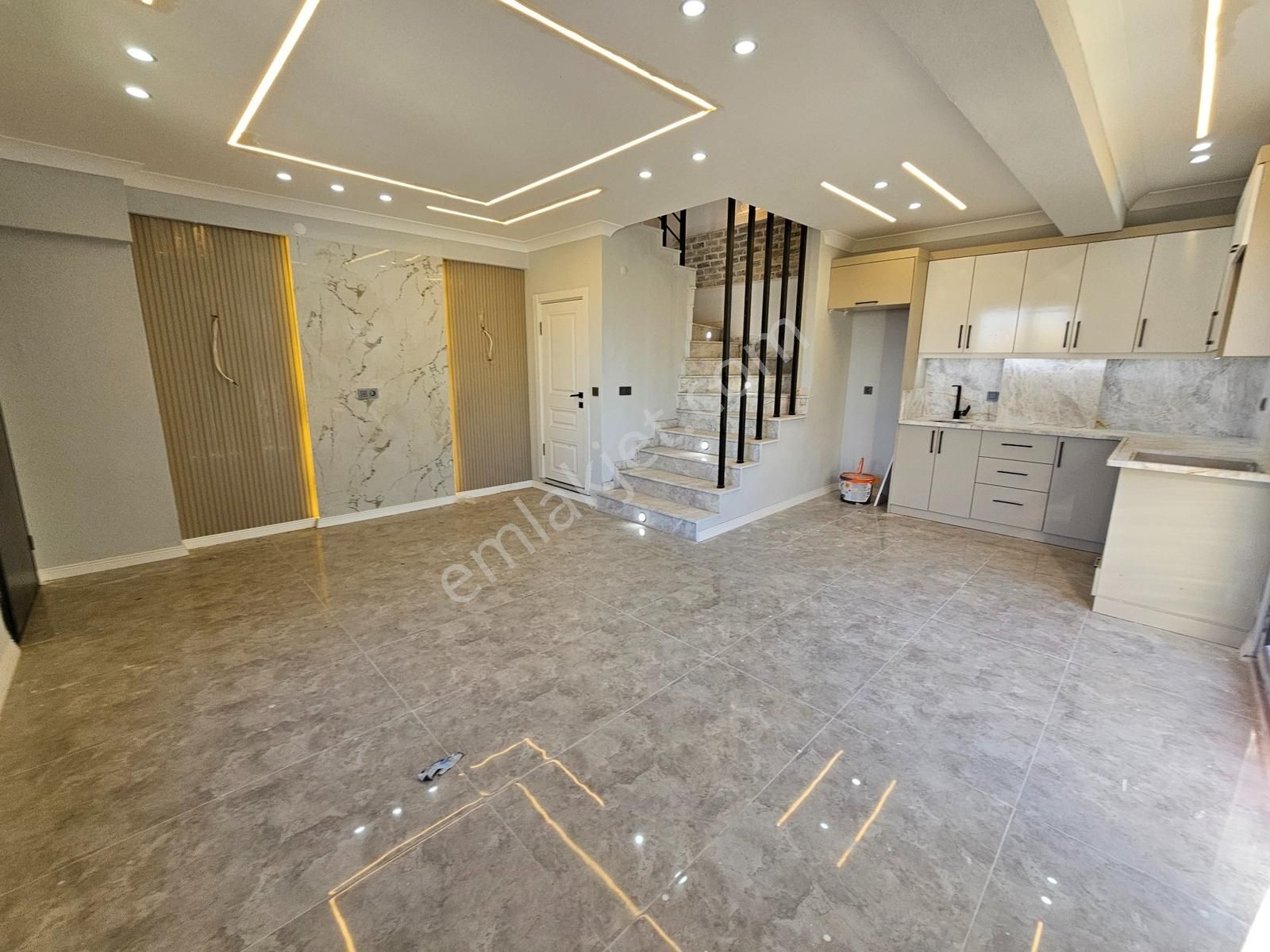 Deniz'den 3+1 Ebeveyn Banyolu, Denize Yakın Lüks Villa - Görsel 32