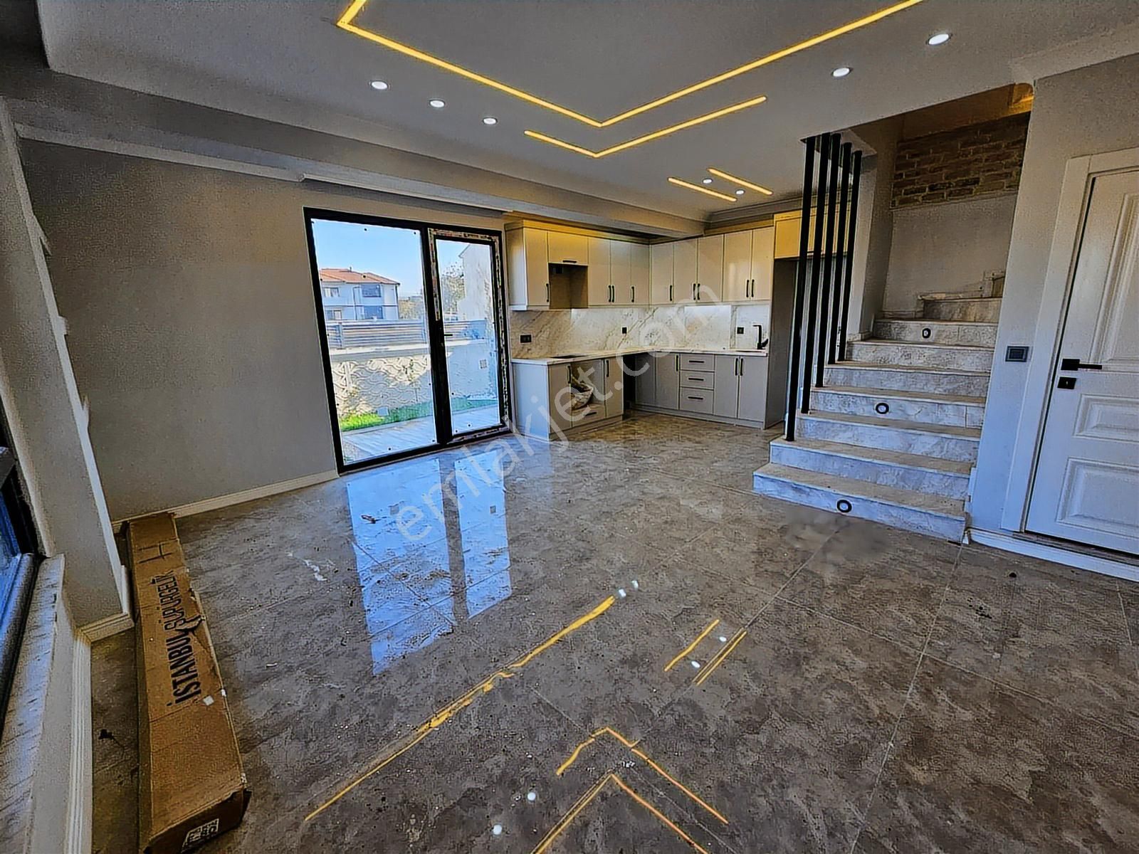 Deniz'den 3+1 Ebeveyn Banyolu, Denize Yakın Lüks Villa - Görsel 17