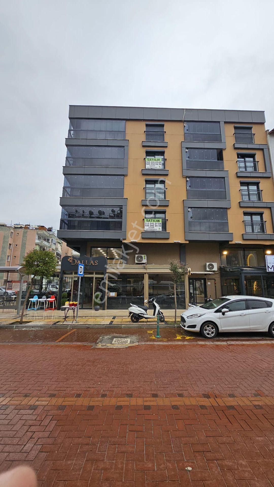 Yörük Mah. Çınarlı Cad.eski Mor Kafe Yanı Satılık 3+1 Lüks Daire