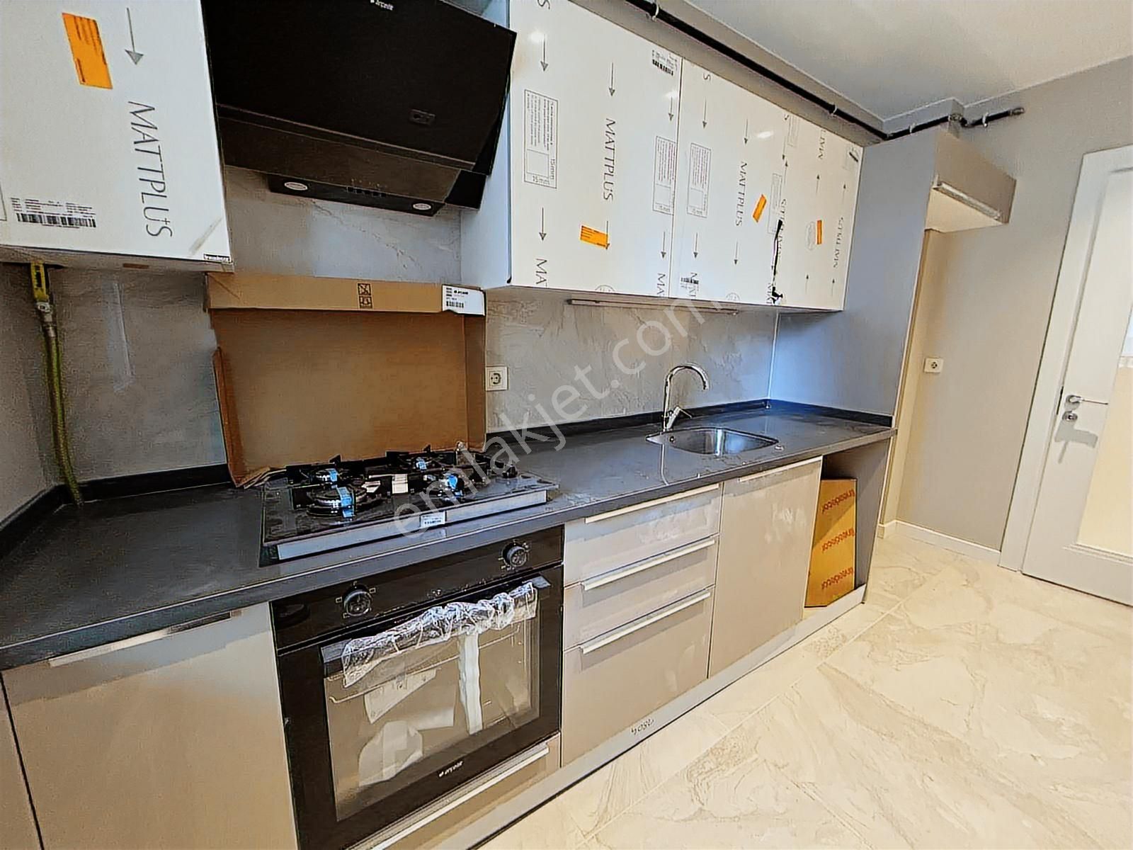 Suadiye Feride Geçidine Çok Yakın Sıfır 3+1 Balkonlu Ebeveynli - Görsel 18