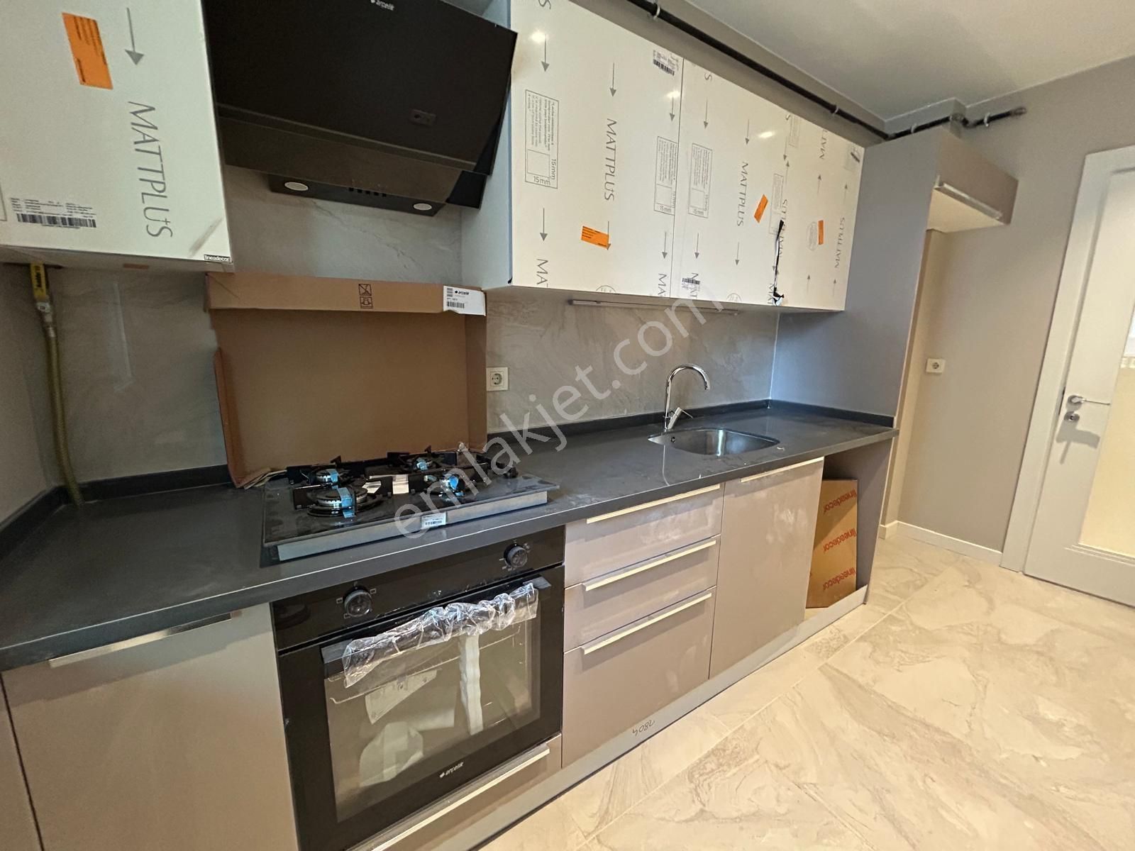 Suadiye Feride Geçidine Çok Yakın Sıfır 3+1 Balkonlu Ebeveynli - Görsel 15