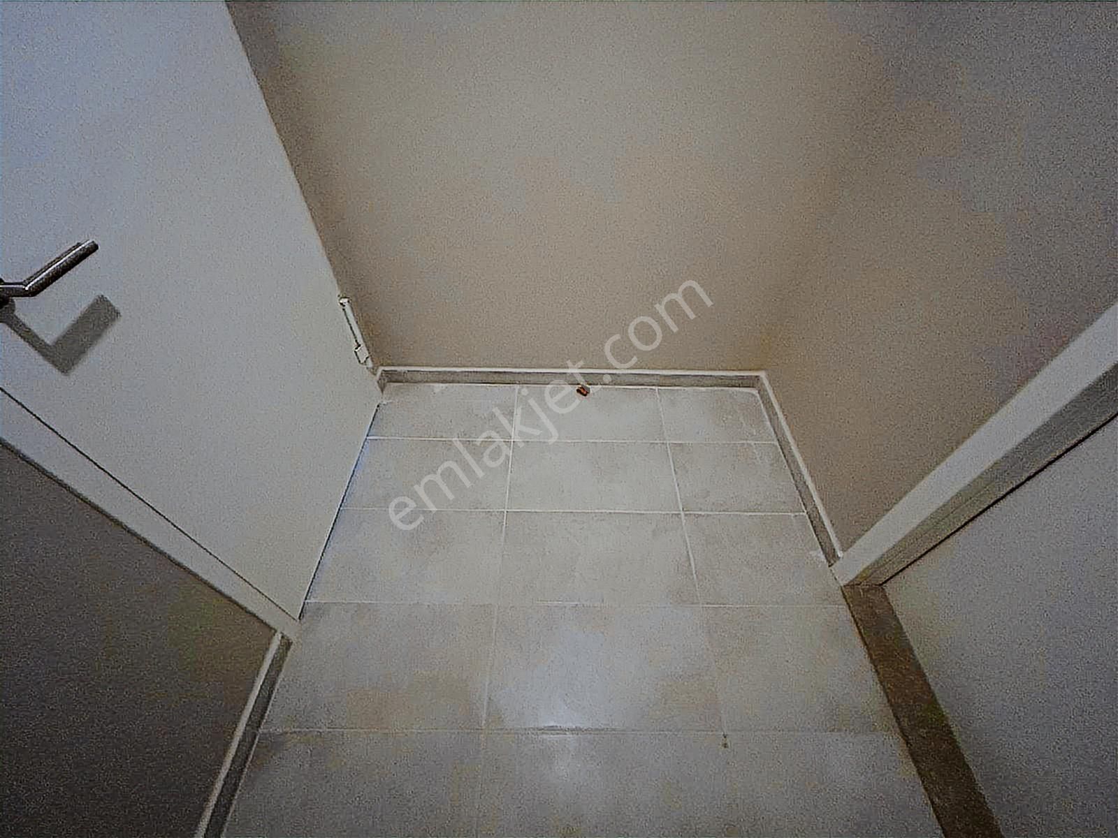 Suadiye Feride Geçidine Çok Yakın Sıfır 3+1 Balkonlu Ebeveynli - Görsel 16