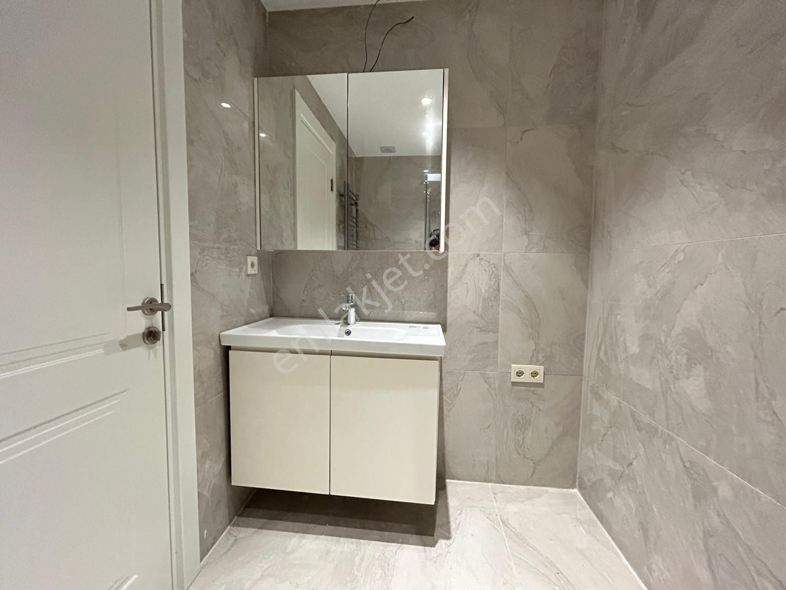 Suadiye Feride Geçidine Çok Yakın Sıfır 3+1 Balkonlu Ebeveynli - Görsel 9