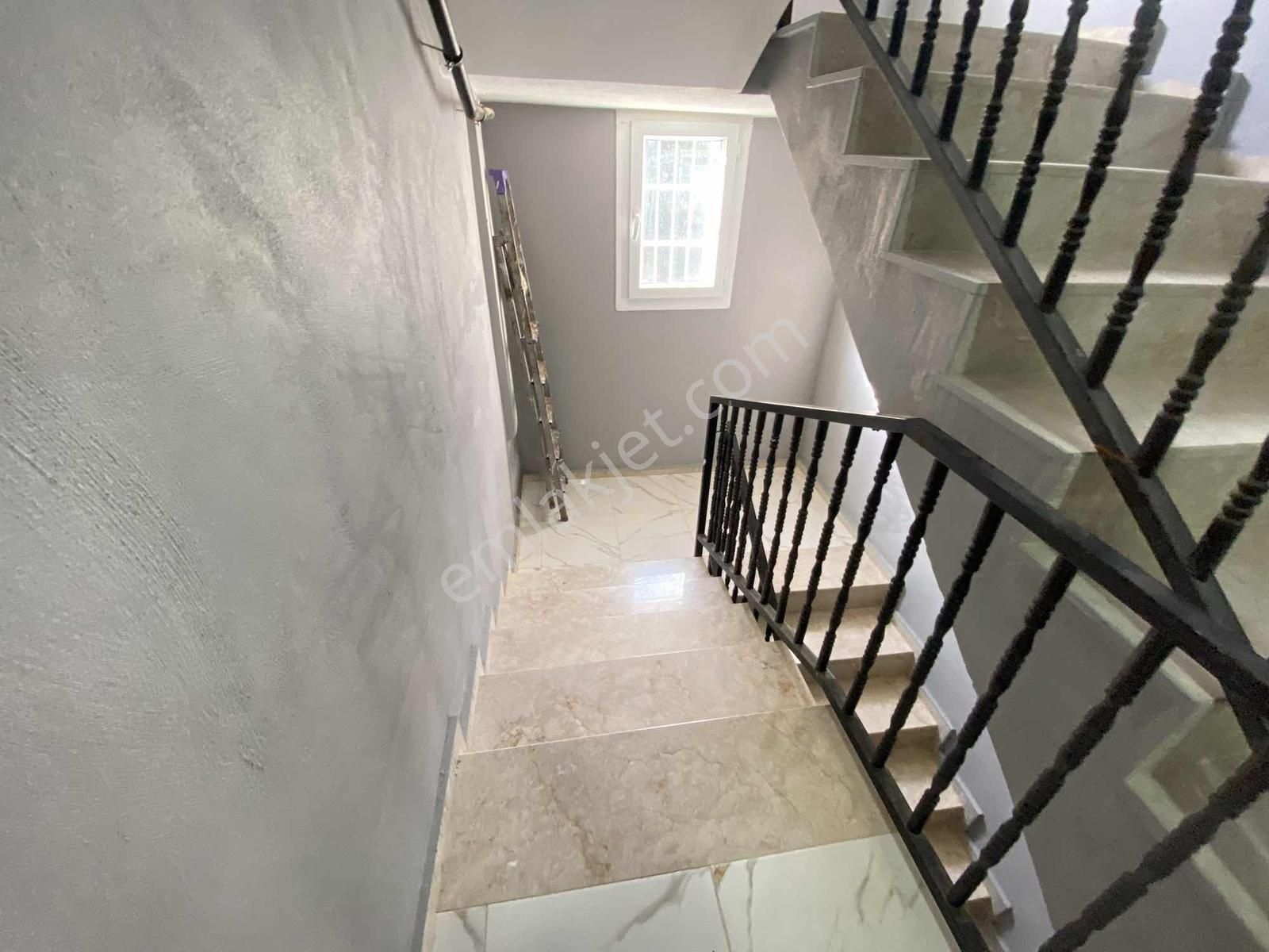 Yeşil Tepede Satılık 2 Katlı Müstakil Ev - Görsel 8