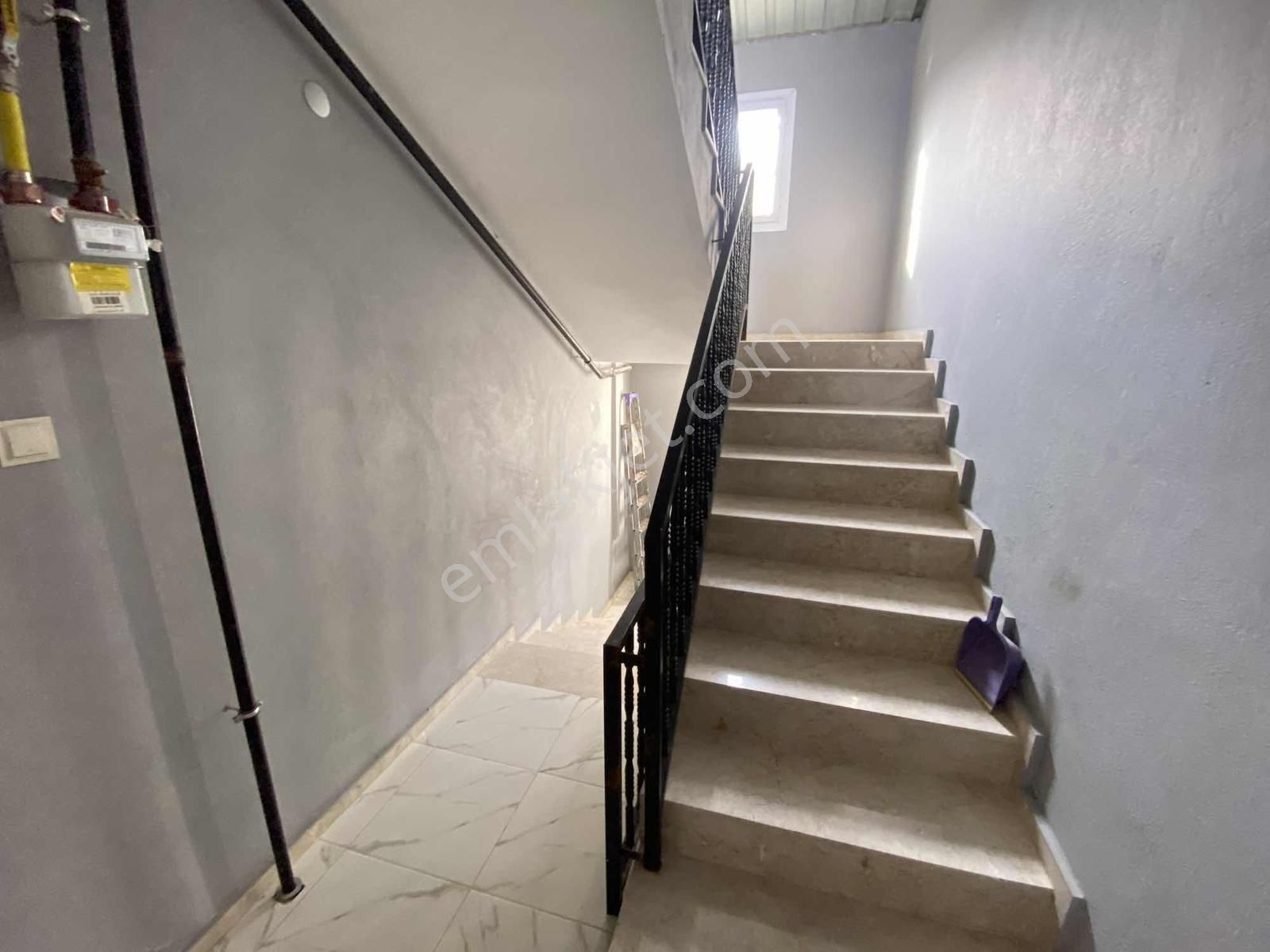 Yeşil Tepede Satılık 2 Katlı Müstakil Ev - Görsel 2