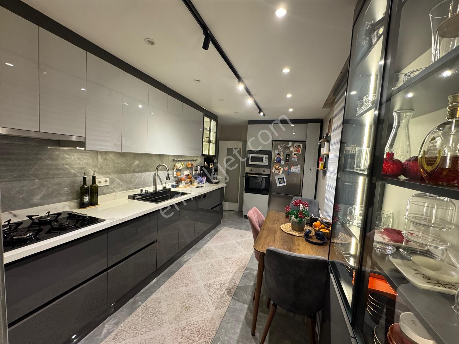 Cadde Üzerinde Özel Mimari3+1geniş M2'li Fullyaplı 7 Yllık Daire