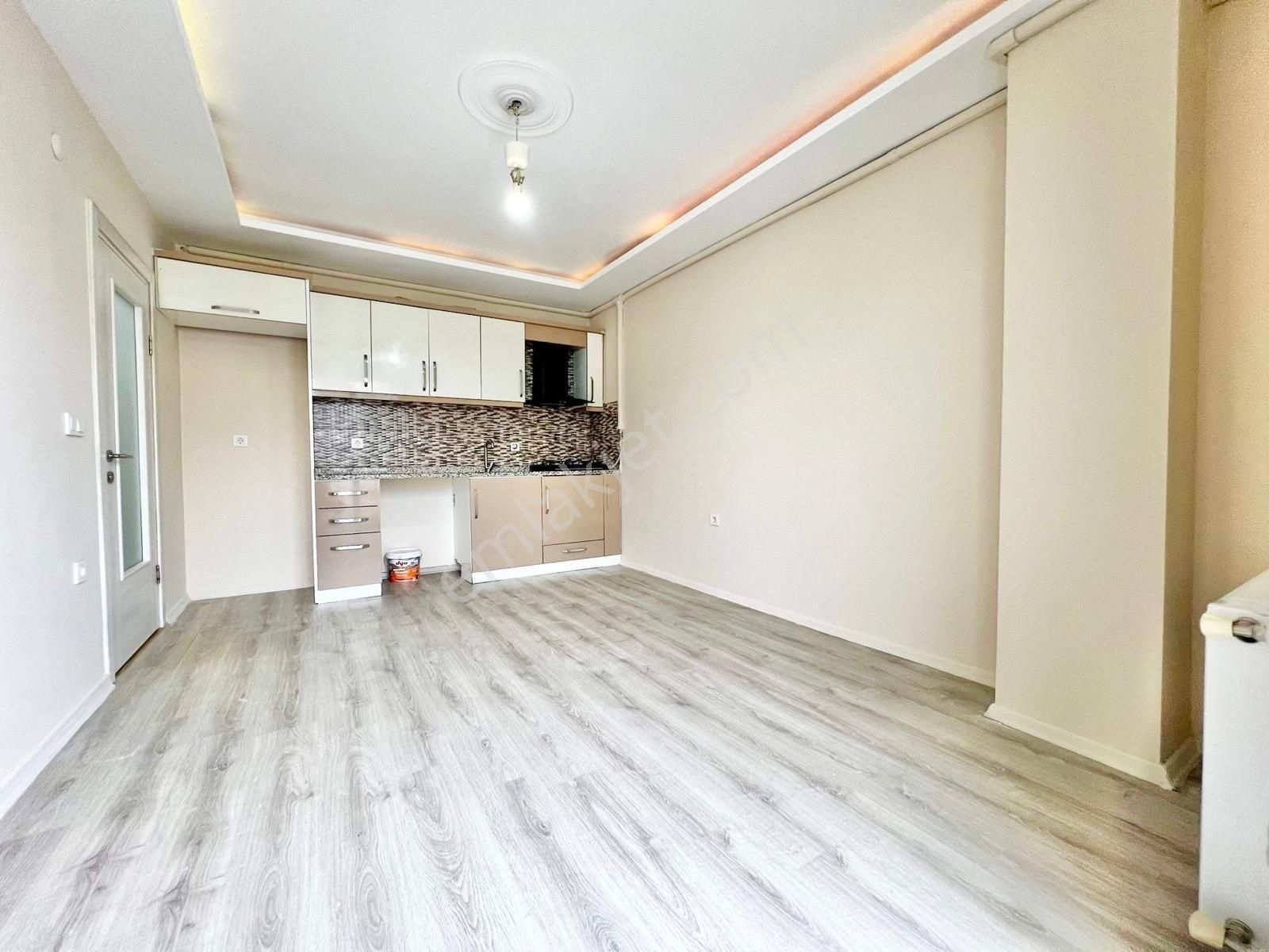 ꧁ay Emlaktan꧂akçay'da Full Kredili Ön Cephe Kombili Asansörlü Muhteşem Konumlu Satılık 1+1 Daire - Görsel 3