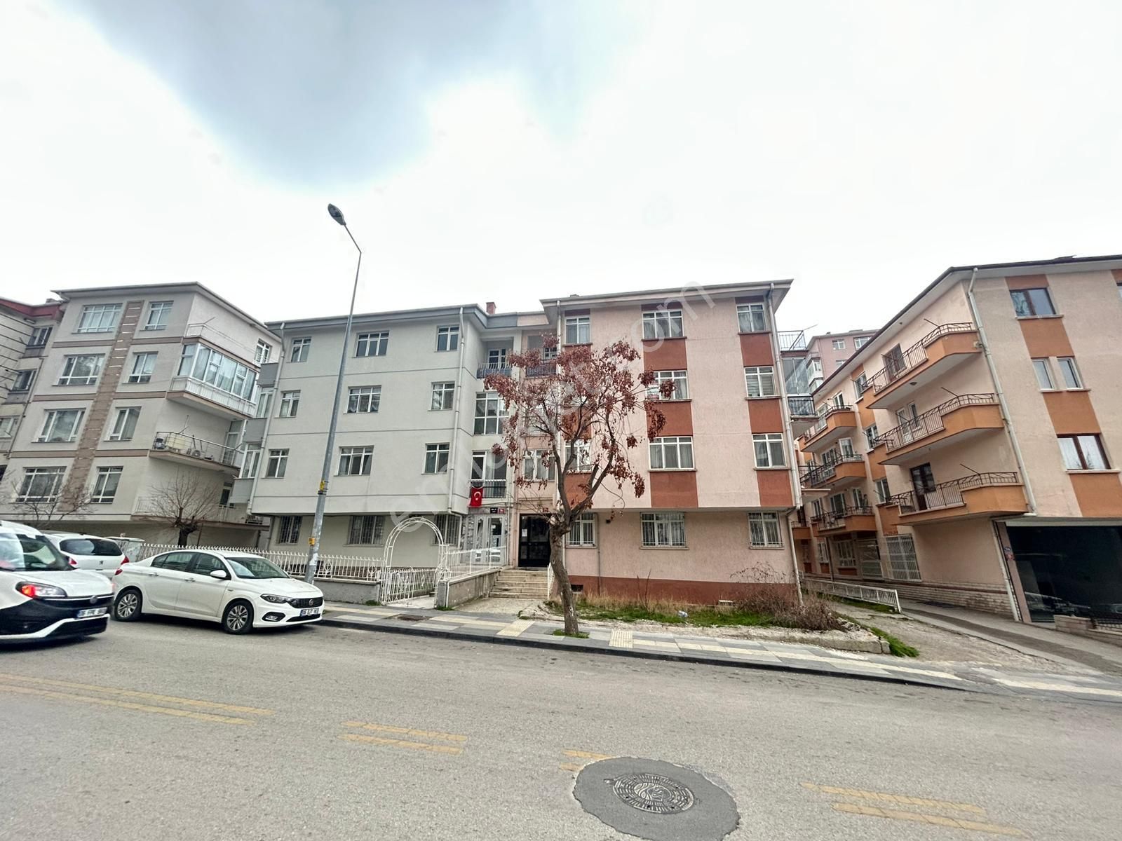 Taner'den Dikmen Hürriyet Caddesinde 2+1 Giriş Kat Bakımlı Daire - Görsel 5