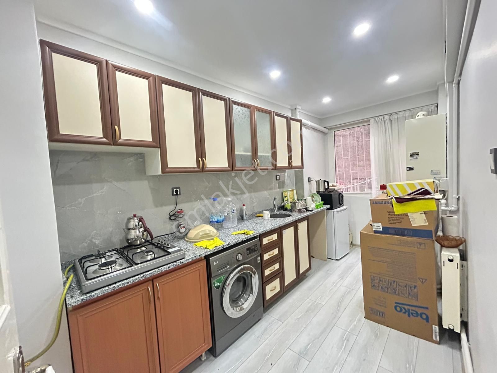 Taner'den Dikmen Hürriyet Caddesinde 2+1 Giriş Kat Bakımlı Daire