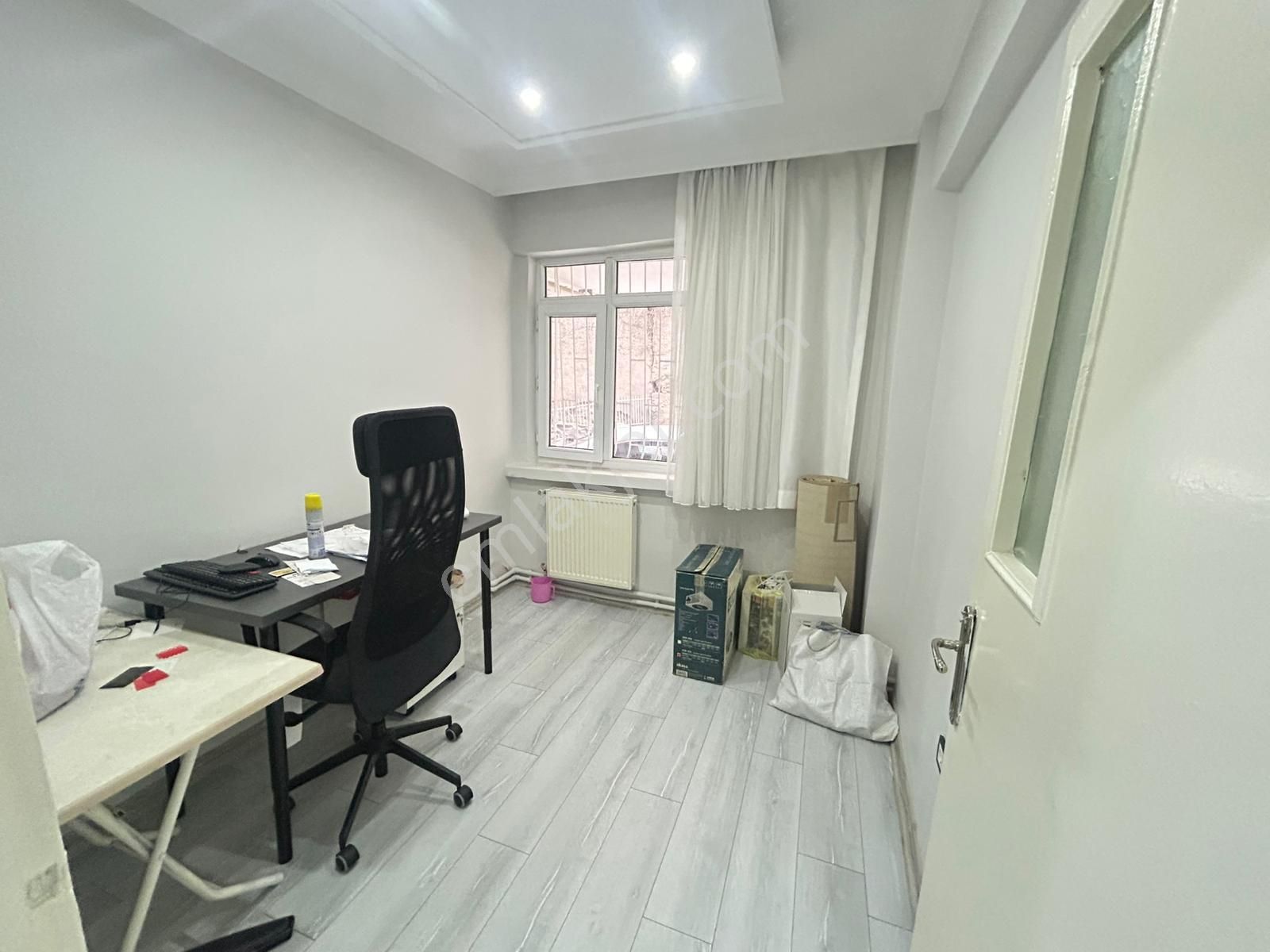 Taner'den Dikmen Hürriyet Caddesinde 2+1 Giriş Kat Bakımlı Daire - Görsel 30