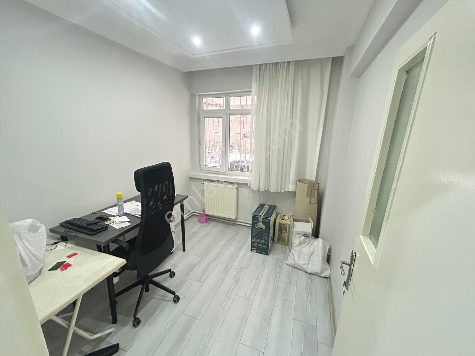 Taner'den Dikmen Hürriyet Caddesinde 2+1 Giriş Kat Bakımlı Daire - Görsel 11