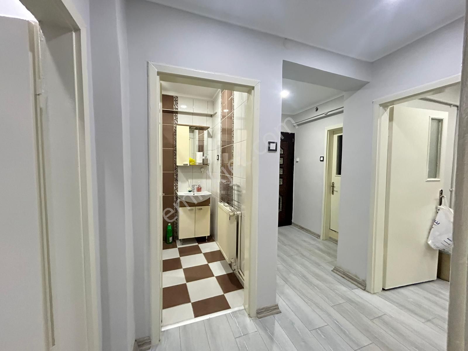 Taner'den Dikmen Hürriyet Caddesinde 2+1 Giriş Kat Bakımlı Daire - Görsel 16