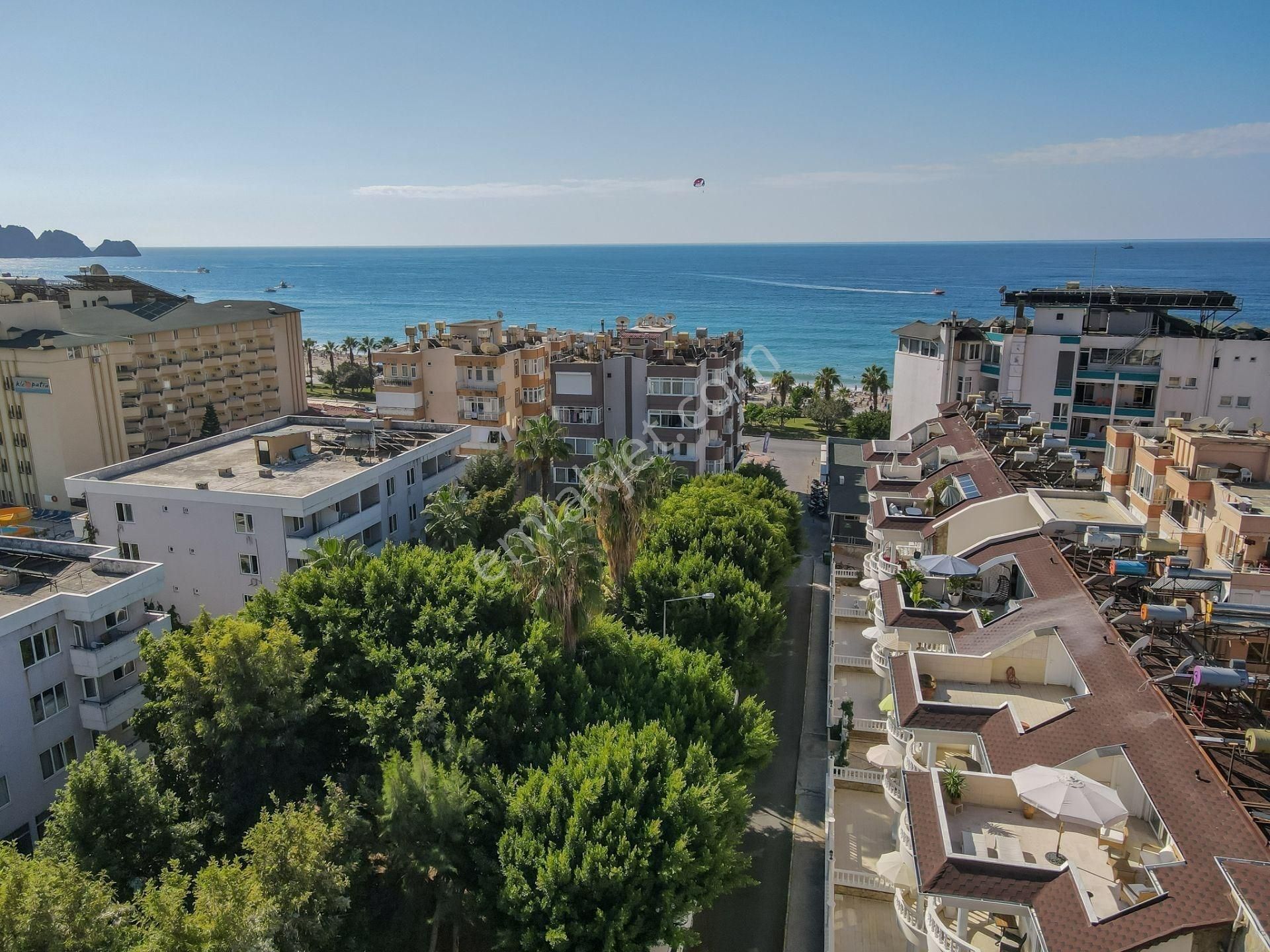 Alanya Kleopatra’da Denize 30 Metre İkamete Uygun 2+1 Satılık Daire