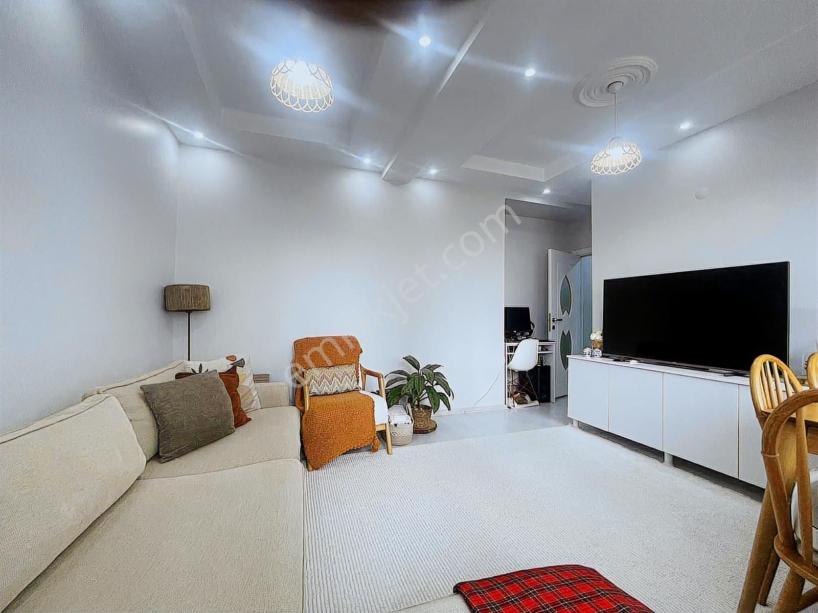 Temiz Bakımlı Cumhriyete Yakın 1+1 Güney Cepheli Satılık Daire - Görsel 9