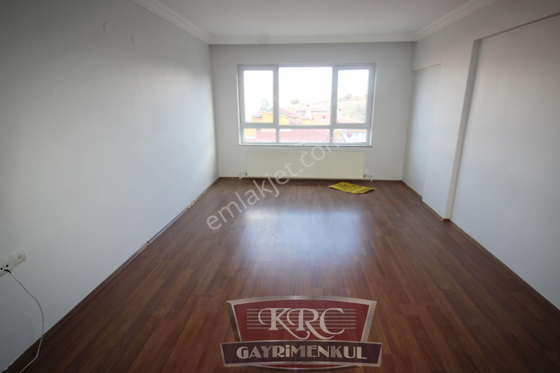 Krc'den Gamze Özdemir Caddesinde Manzaralı 3+1 Satılık Daire