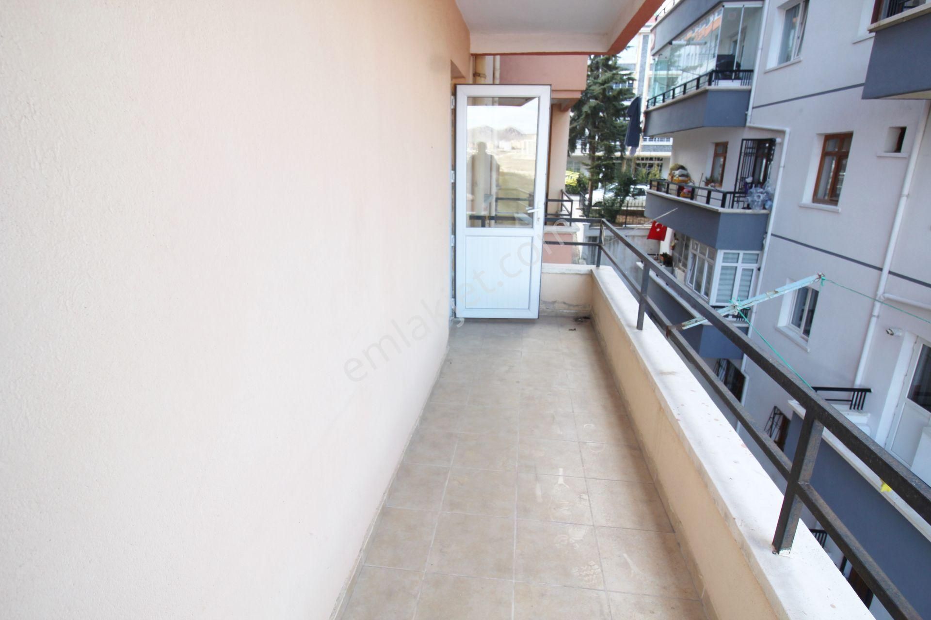 Krc'den Gamze Özdemir Caddesinde Manzaralı 3+1 Satılık Daire - Görsel 16