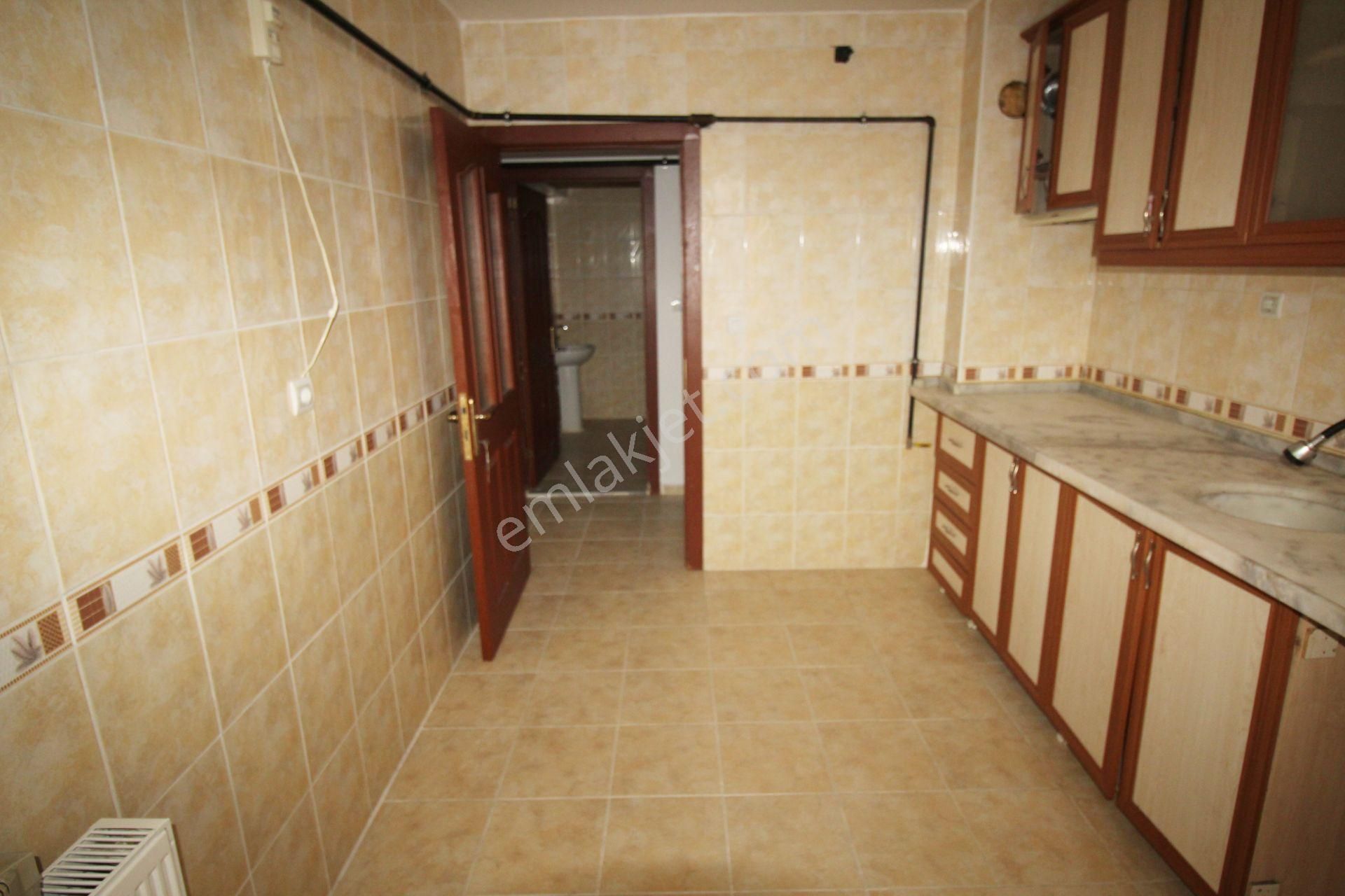 Krc'den Gamze Özdemir Caddesinde Manzaralı 3+1 Satılık Daire - Görsel 5