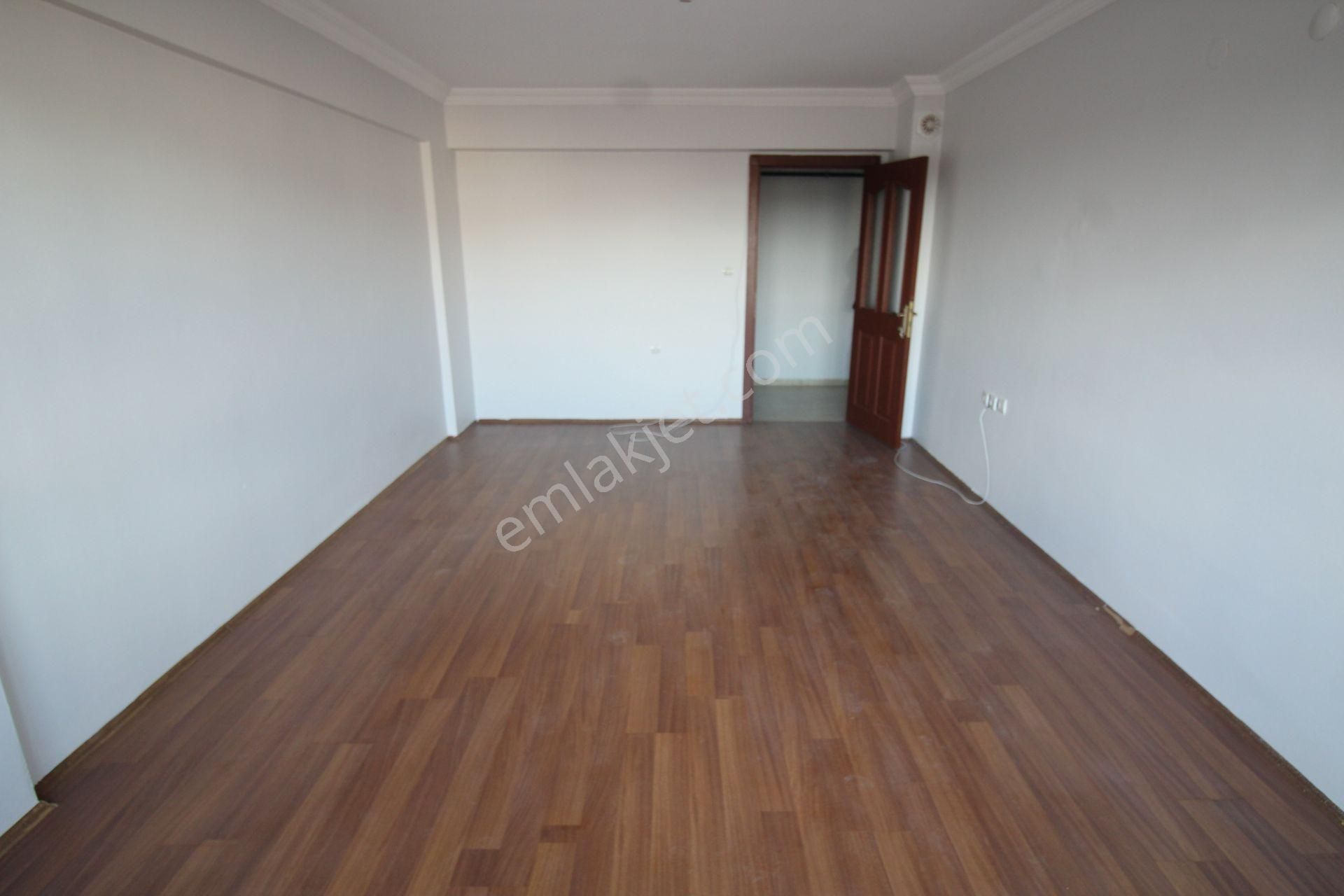 Krc'den Gamze Özdemir Caddesinde Manzaralı 3+1 Satılık Daire - Görsel 2