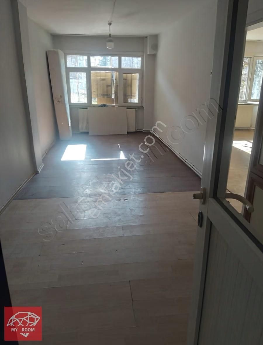 Ümraniye Tepeüstü Mahallesinde 3+1 Kiralık Daire - Görsel 7