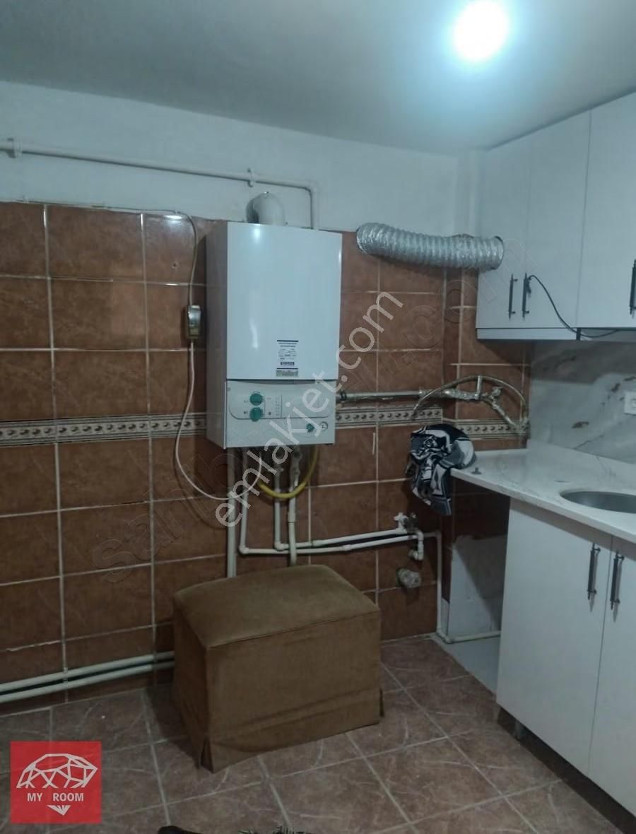 Ümraniye Tepeüstü Mahallesinde 3+1 Kiralık Daire - Görsel 12