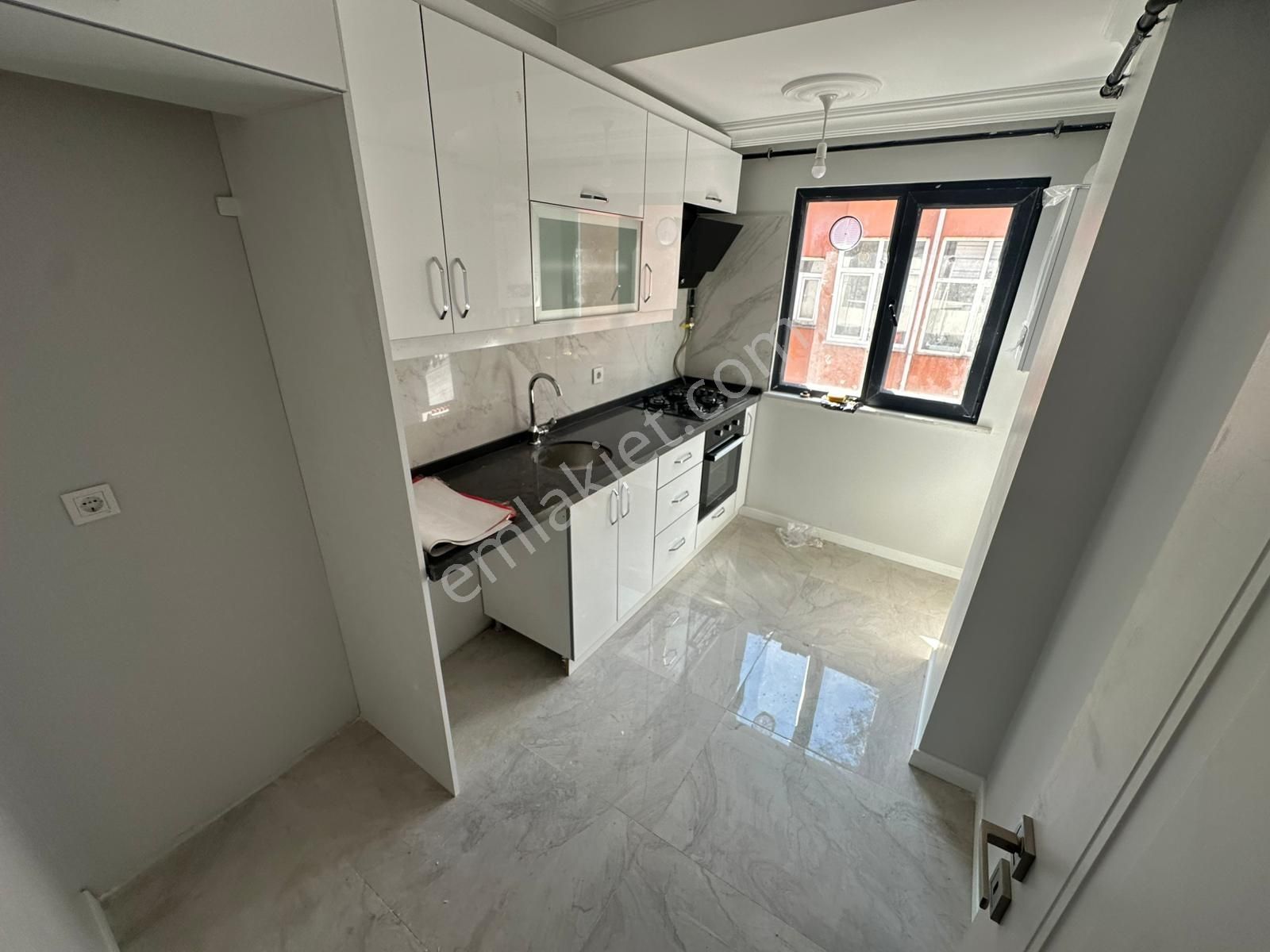 Şeref Emlak Otoparklı Sıfır 2+1 Daire 40,000 Tl