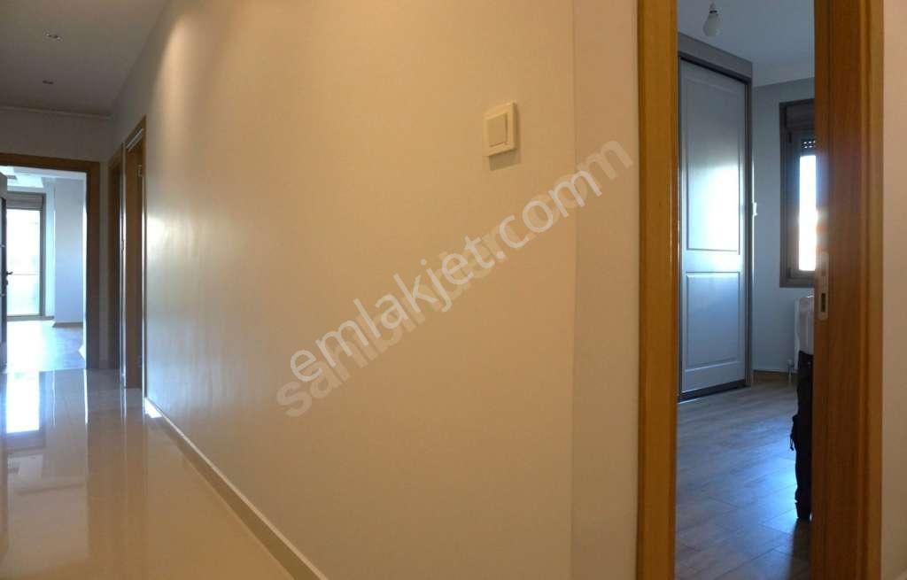 Sahil Bölgesindeki Nezih Sokakta Ön Cepheli Katta 3+1 - Görsel 12