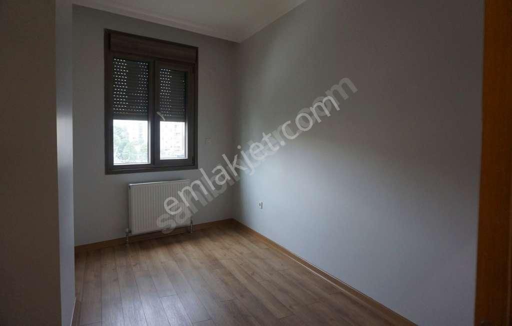 Sahil Bölgesindeki Nezih Sokakta Ön Cepheli Katta 3+1 - Görsel 18