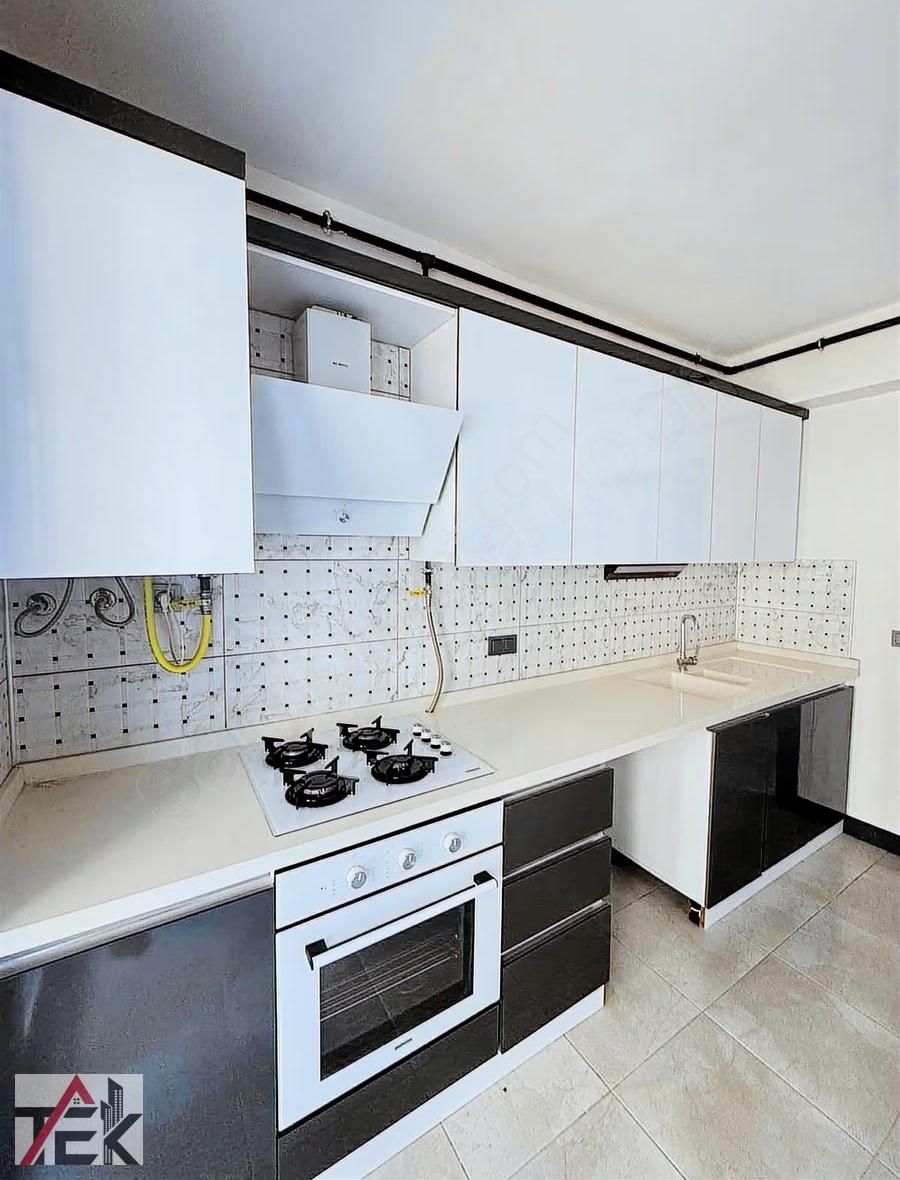 Adalette Toki Yapımı Yeni Bina 2+1 Site İçerisinde Satılık