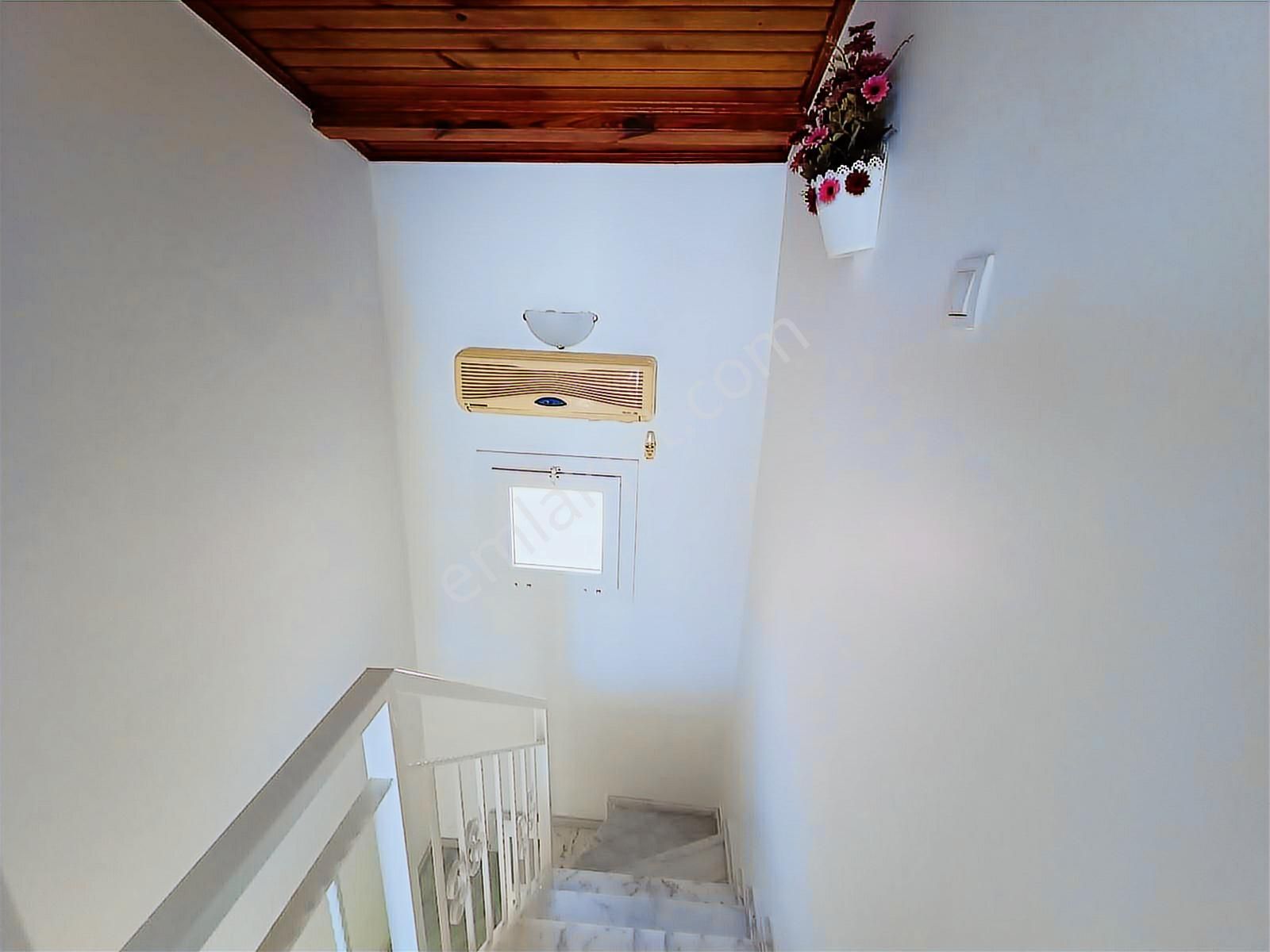 Kuşadası Merkezine Yakın Havuzlu Güvenlikli Sitede 4+1 Villa - Görsel 28