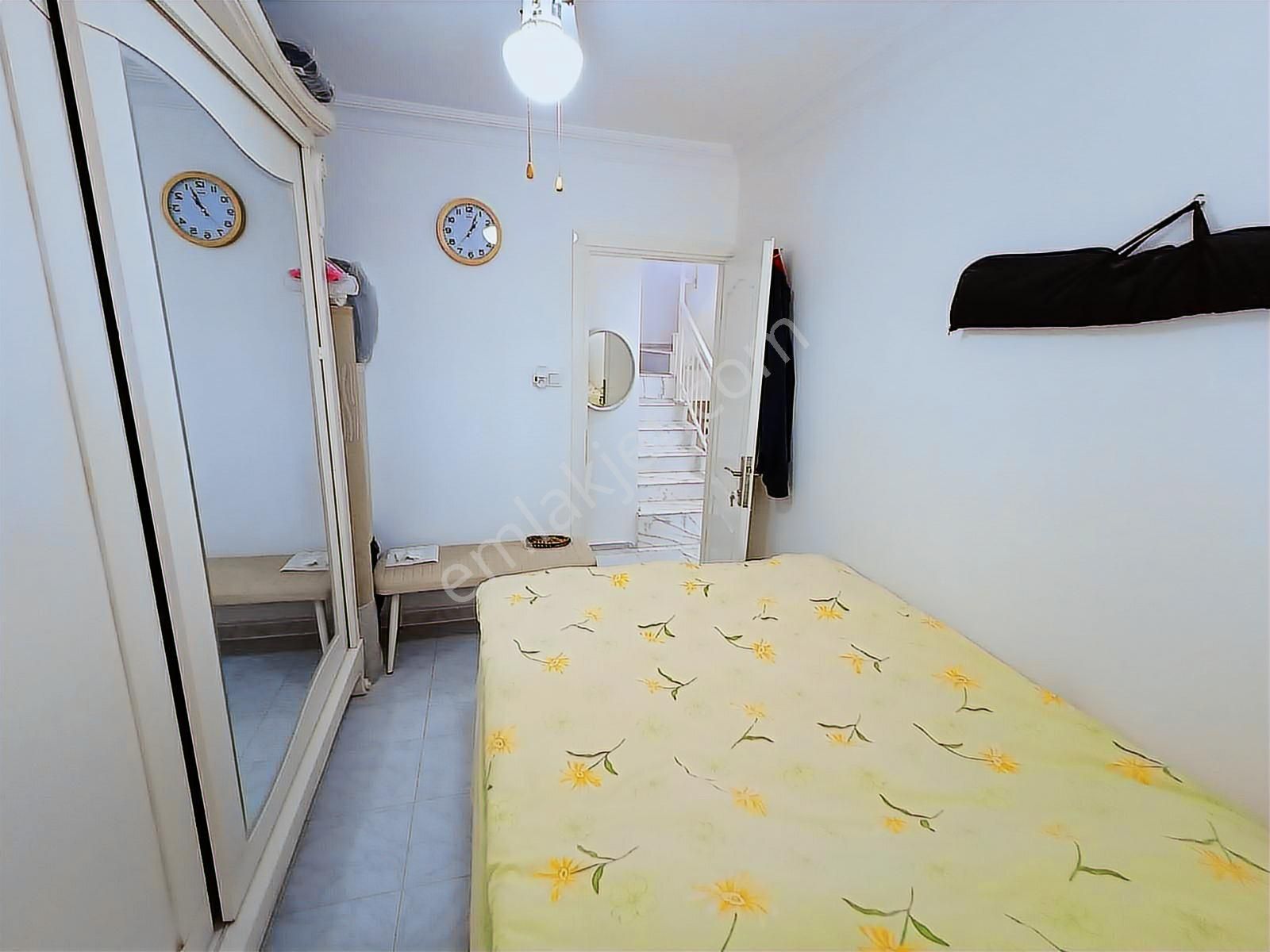 Kuşadası Merkezine Yakın Havuzlu Güvenlikli Sitede 4+1 Villa - Görsel 13