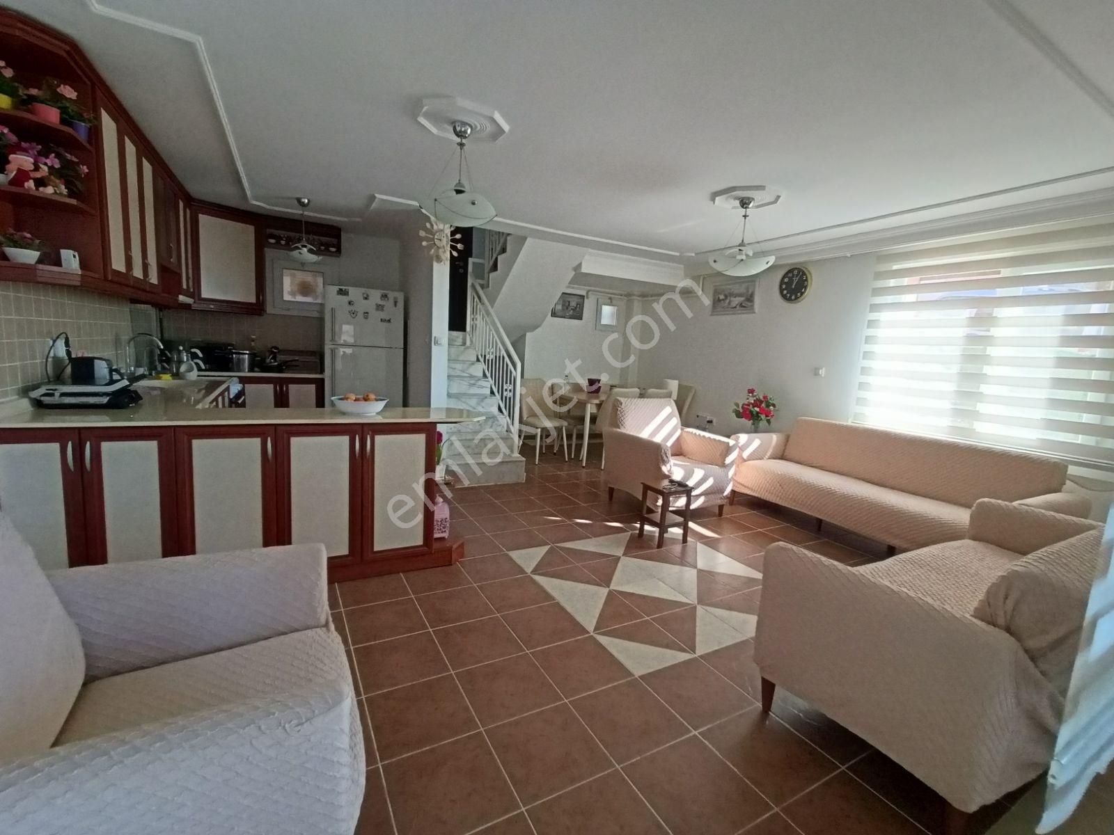 Kuşadası Merkezine Yakın Havuzlu Güvenlikli Sitede 4+1 Villa - Görsel 12