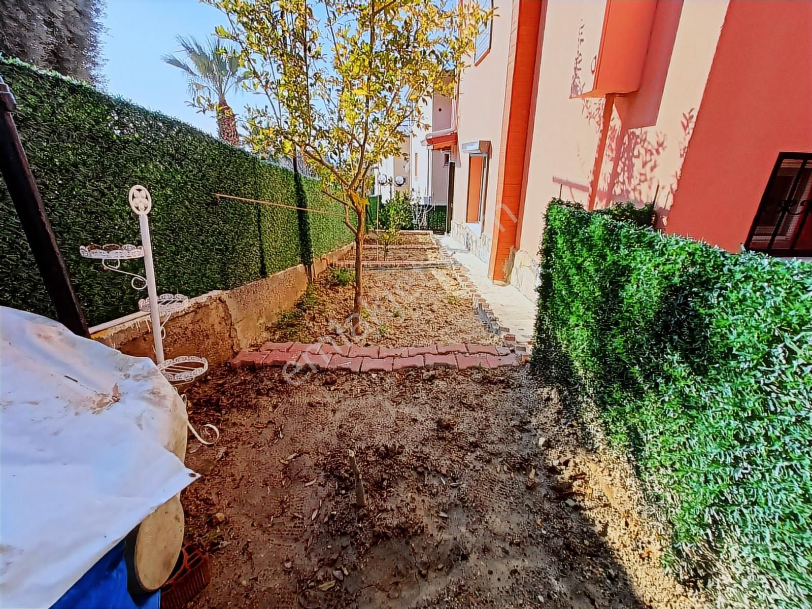 Kuşadası Merkezine Yakın Havuzlu Güvenlikli Sitede 4+1 Villa - Görsel 11