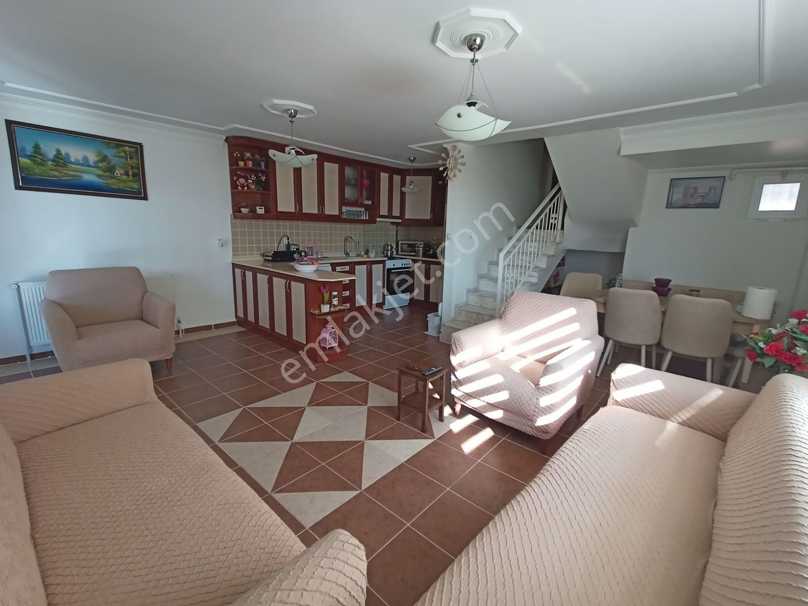 Kuşadası Merkezine Yakın Havuzlu Güvenlikli Sitede 4+1 Villa - Görsel 19