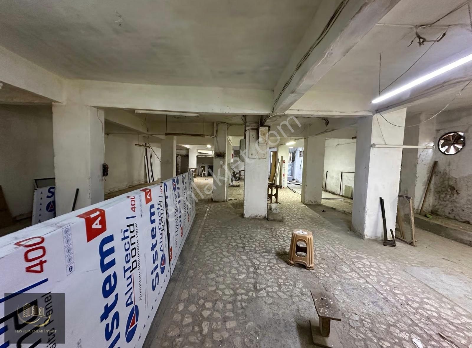 Has Seba'dan Tevfikbeyde Caddeye Çok Yakın 350m2 Kiralık Dükkann