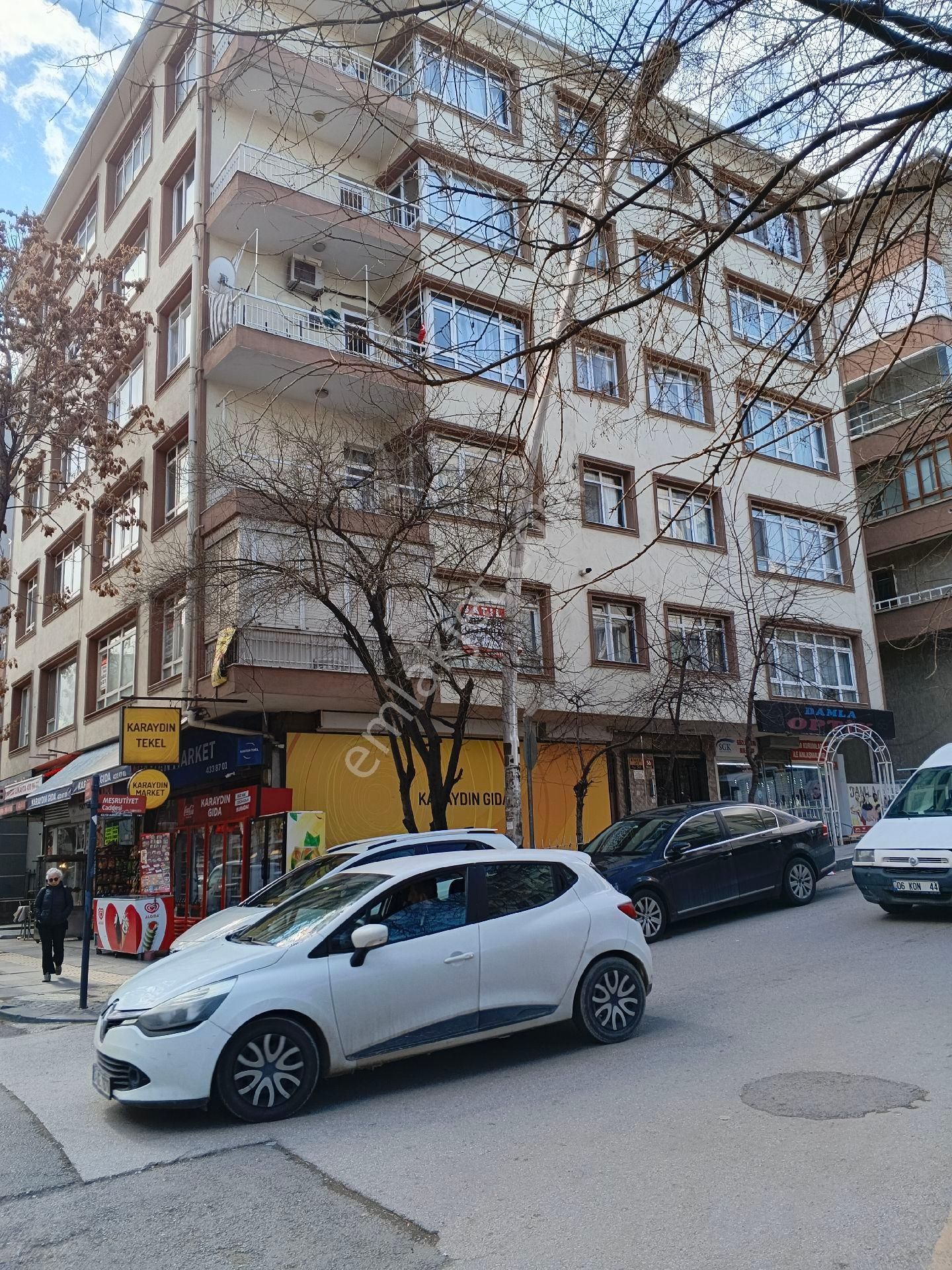 Meşrutiyet Cd. Eşyalı Kombili Ön Ara Kat Asansörlü Boş - Görsel 2