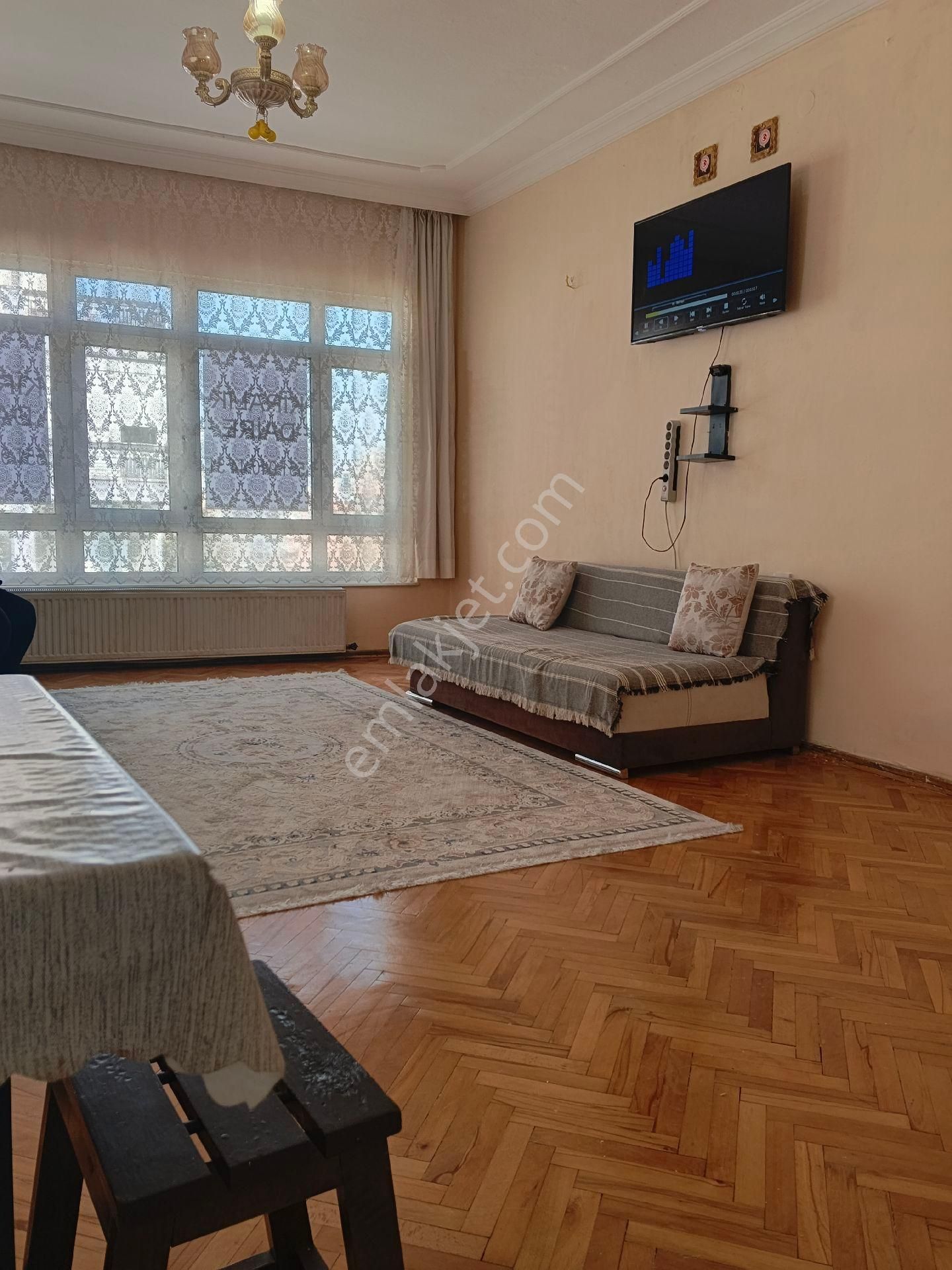 Meşrutiyet Cd. Eşyalı Kombili Ön Ara Kat Asansörlü Boş - Görsel 16